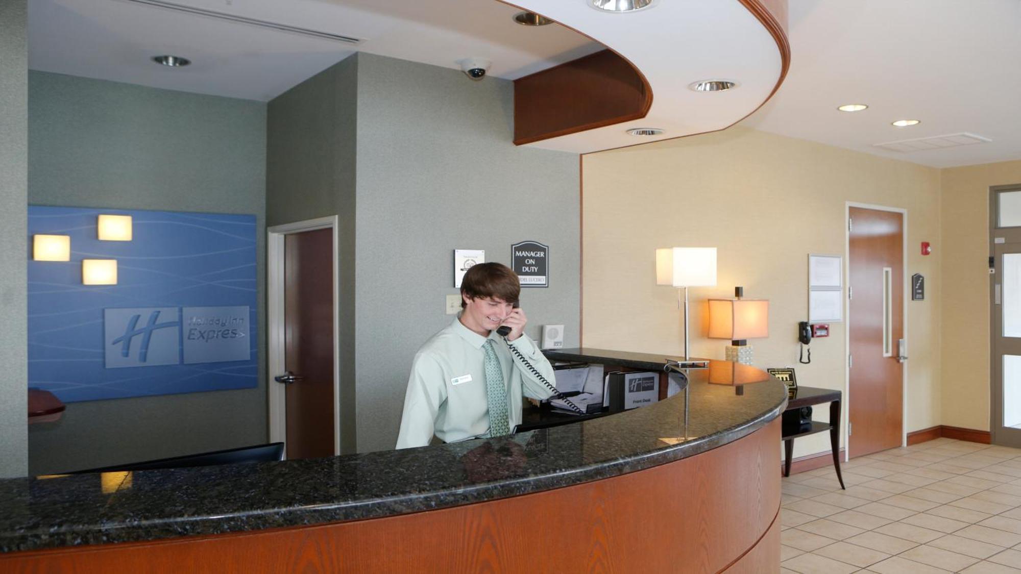 Holiday Inn Express Leland - Wilmington Area By Ihg Exterior foto